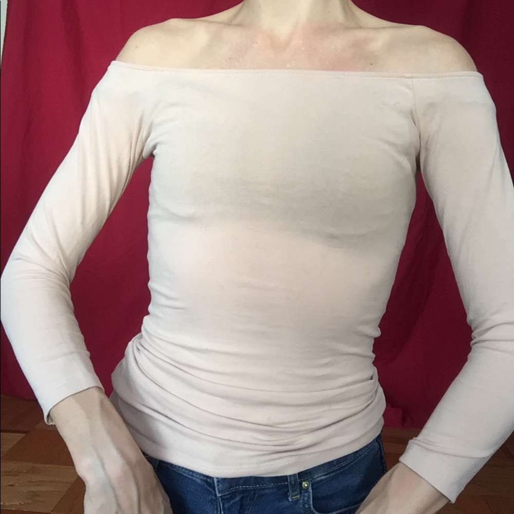 Pale pink shoulderless top